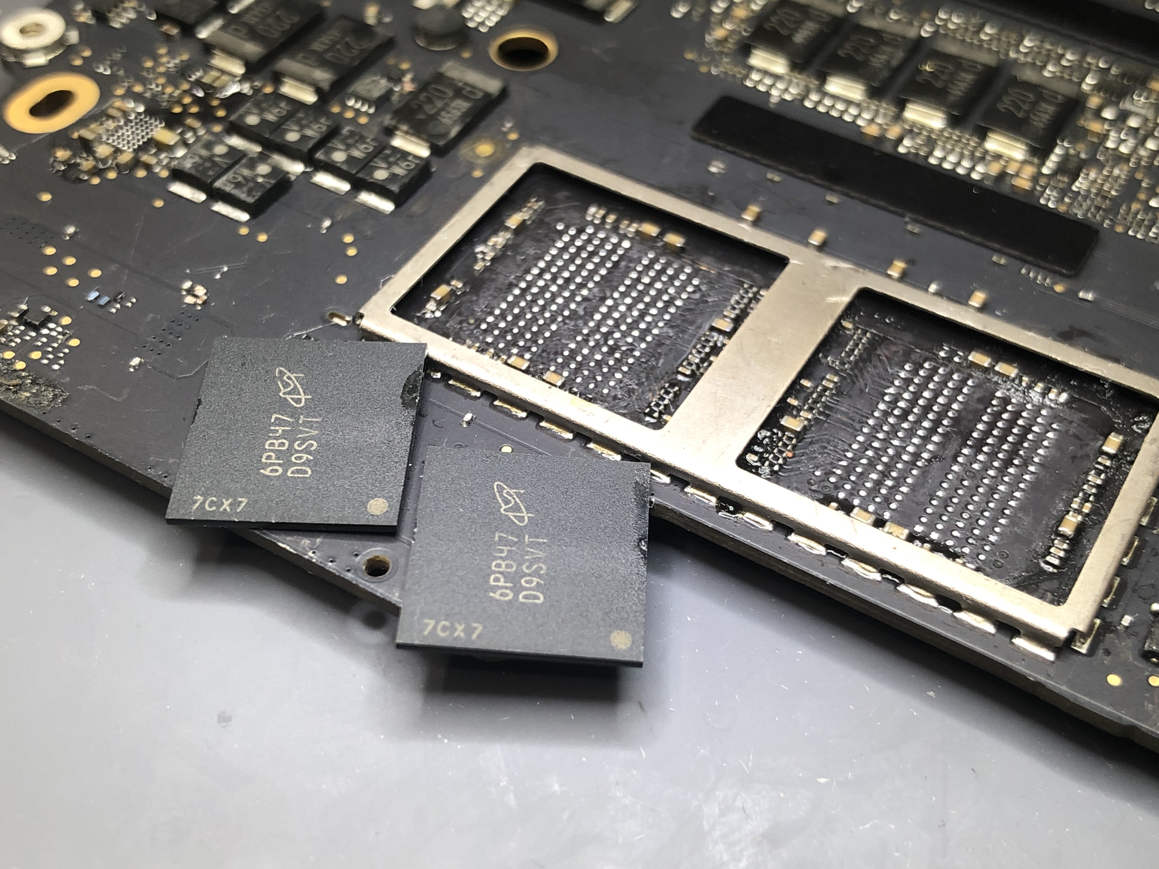 MacBook Pro 13インチ 2016 のメモリ増設作業