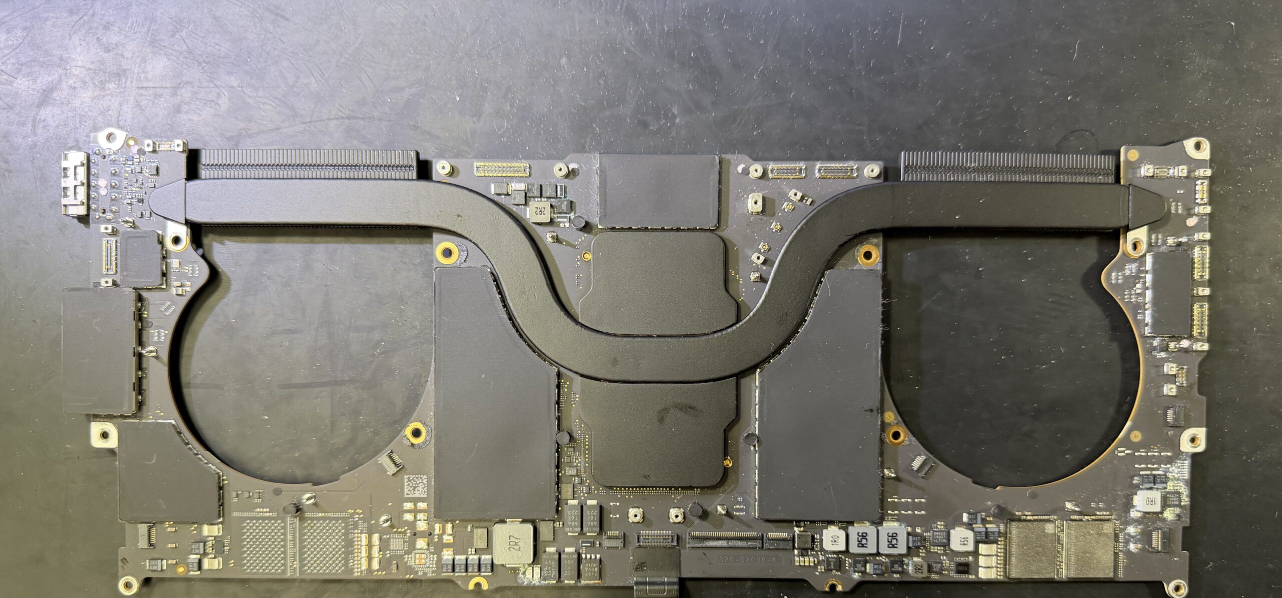 修理完了したMacBook Pro M1 Proのロジックボード